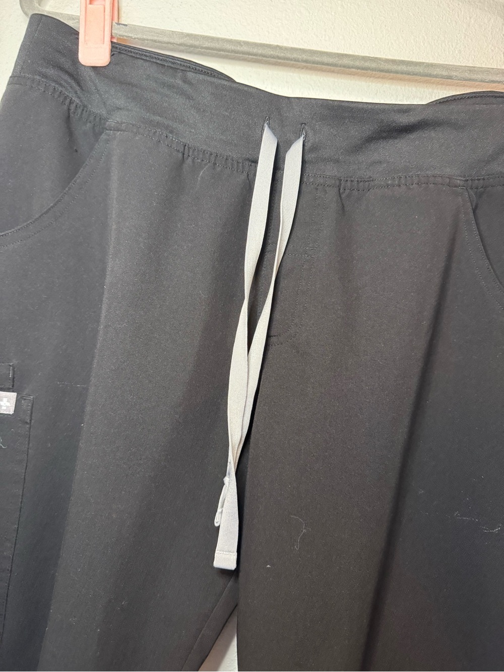 Figs Black Kade Straight-Leg Scrub Pants with Gray Drawstring Petite - Picture 2 of 7